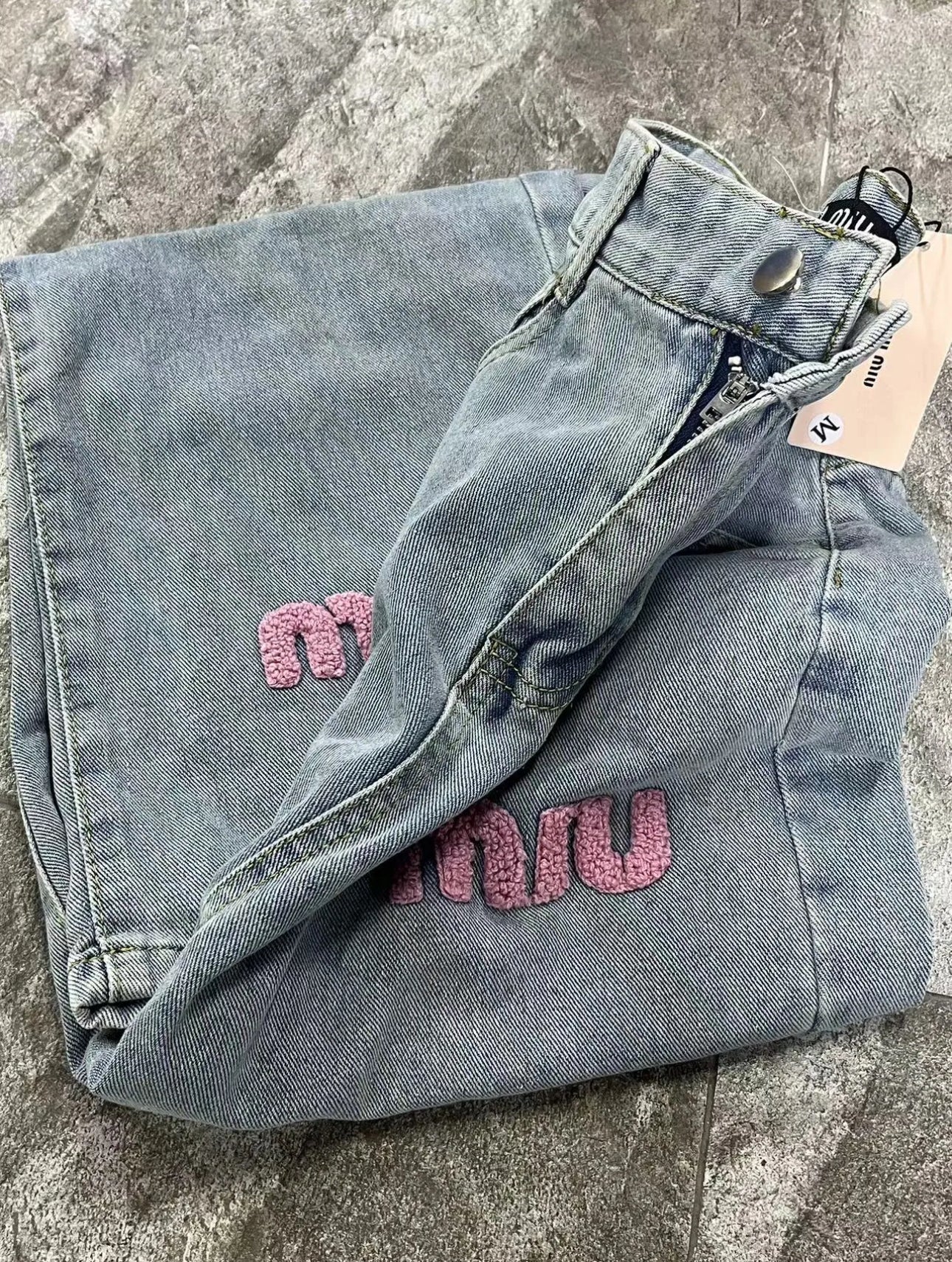 ROSA BUCHSTABEN JEANS