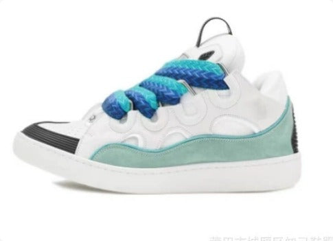 "Curb-Sneaker"